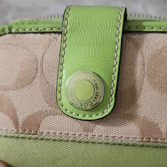 Coach wallet snap closure - Picture 2 of 8